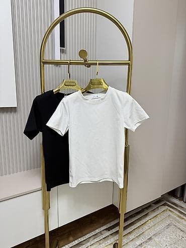 рубашки черные: Базовые однотонные футболки унисекс. - Цвета: белый и чёрный — 1