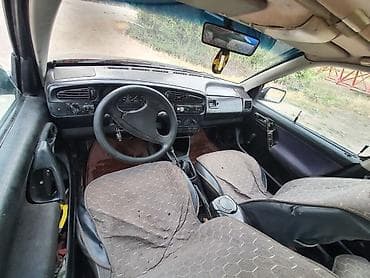 Volkswagen Vento: 1992 г., 2 л, Механика, Бензин, Седан — 5
