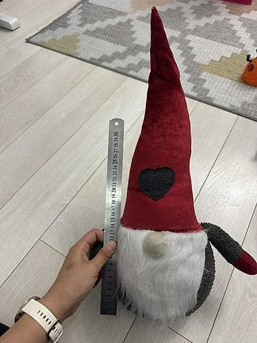 рожь: Декоративный гном-сканди в шапке бордового цвета. - Высота: около 30 — 1