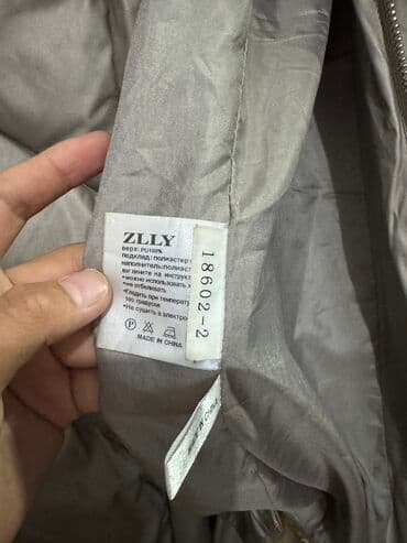 белый пуховик: Зимняя куртка пуховик. Цвет бронза. Напрлнитель Полиэстер 100%. размер — 7