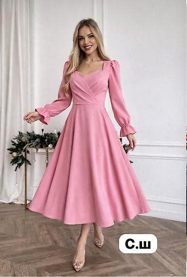 воротничок бижутерия: Платье миди с расклешённой юбкой и акцентной талией. - Силуэт — 1