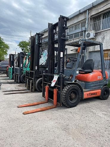 yto traktor: Погрузчик, Toyota, 2010 г., Колесный, Вилочный — 1