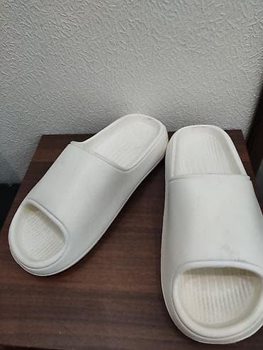 Белые унисекс шлёпанцы (slides) - Размер: 40–41 (маркировка 260 на