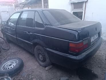 honda e: Volkswagen Passat: 1988 г., Седан — 4