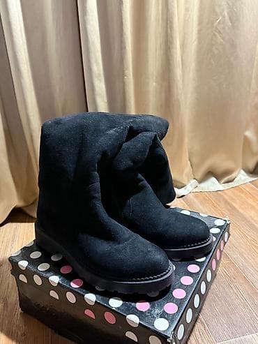 Сапоги: Продаю чёрные сапоги с искусственным мехом внутри. Размер - 36 — 6