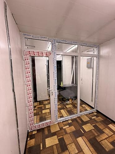 ПВХ-перегородка с дверным блоком и остеклением - Конфигурация