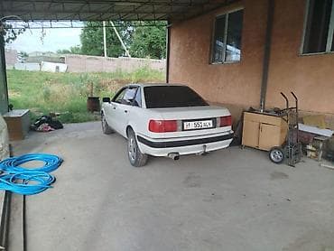 кассеты аудио: Audi 80: 1994 г., 2 л, Механика, Бензин — 2