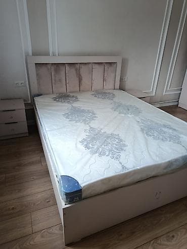 Мебель: Двуспальная кровать, С мягким изголовьем, длина - 200 см — 1