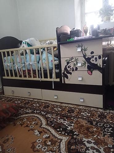 Офисная мебель: Манеж-кровать, Б/у, С комодом — 1