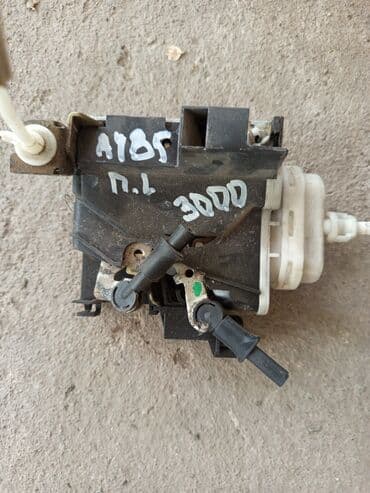 запчасти для ауди 100 с4 в бишкеке: Центральная консоль Audi Б/у, Оригинал, Германия — 1