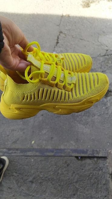 Угги: ИЗИ легкие очень удобная 
состояние отличное 
37р — 3