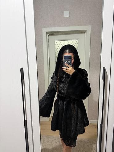 Джинсы: Норковая шуба с капюшоном, фасон - платье. Производство Италия. Была — 3