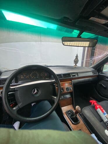 крыло е34: Mercedes-Benz E-Class: 1990 г., 2 л, Механика, Бензин, Седан — 1