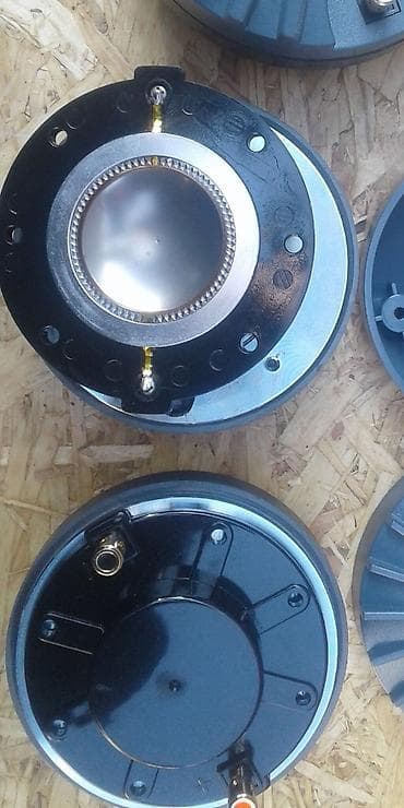 Усилители звука: Пищалки и пульт продаю. Отличному качество, пищалки оригинал 200W 2500 — 8