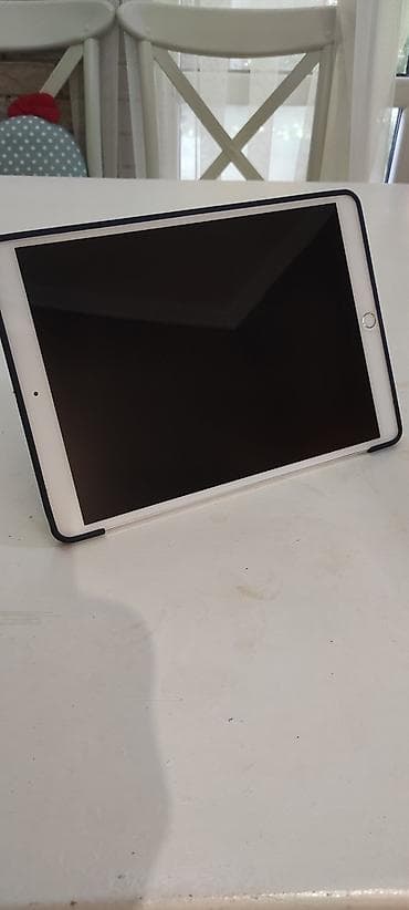 Планшет, Apple, память 32 ГБ, 9" - 10", Wi-Fi, Б/у, Классический цвет - Серебристый
