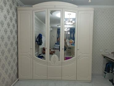 шкаф красный: Продаю шкаф. Состояния отличный. Царапин нет — 1