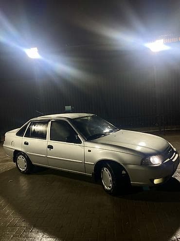 Daewoo Nexia: 2010 г., 1.5 л, Механика, Бензин, Седан