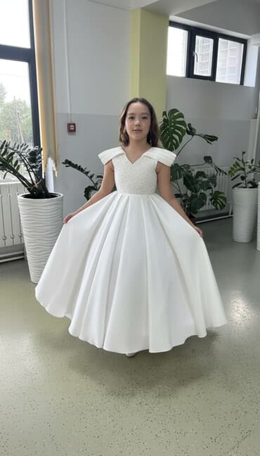 детский домик с горкой: Детское платье, цвет - Белый, Б/у — 1