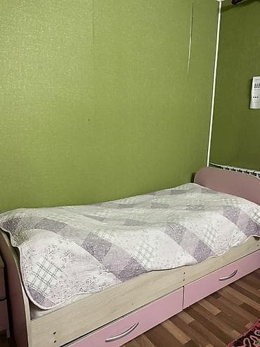 Срочно Продается б/у Односпальная кровать-диван с бортиком и двумя