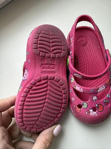 Детская обувь: Crocs Mary Jane, оригинал - Цвет: ярко‑розовый с принтом Hello Kitty — 2