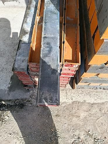 p 10: Щиты опалубки, выполненные из прочного материала и окрашенные в яркий — 7