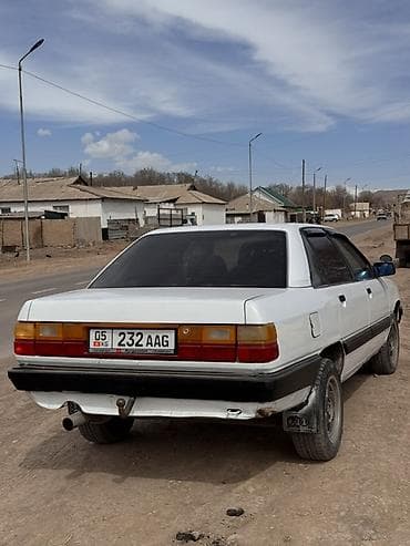 Audi 100: 1988 г., 2.3 л, Механика, Бензин, Седан