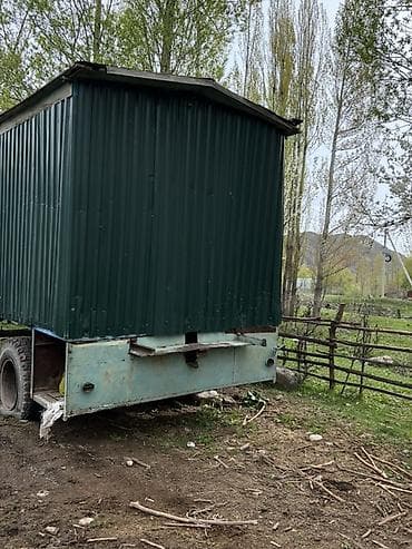Передвижная бытовка/вагончик на колёсном шасси. - Корпус обшит