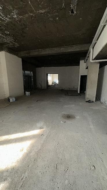 open space: Коммерческое помещение в жилом комплексе 1300m2 полуцоколь 4 блока по — 8