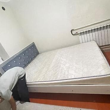 Двуспальная кровать с мягким изголовьем и матрасом — 1