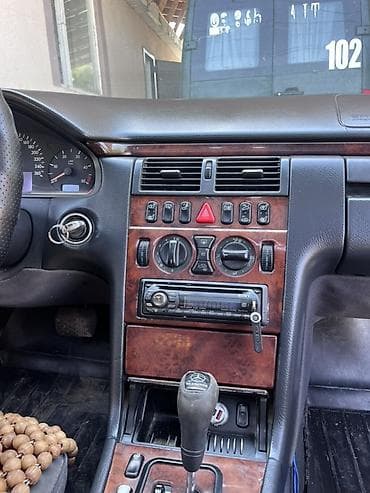холодилник бутка: Mercedes-Benz E-Class: 2000 г., 3.2 л, Автомат, Дизель, Седан — 9