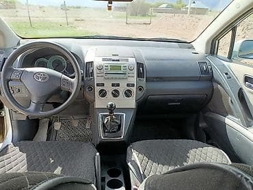 Toyota: Toyota Corolla Verso: 2004 г., 0.2 - engine capacity л, Кол менен иштөөчү, Дизель, Вэн/Минивэн — 2