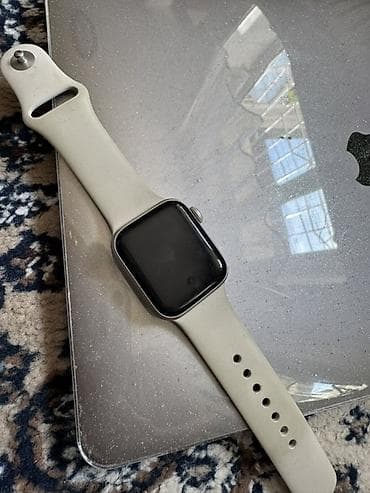 apple watch 3 nike: Apple Watch SE (2‑го поколения), 40 мм, алюминий (серебристый) — 1