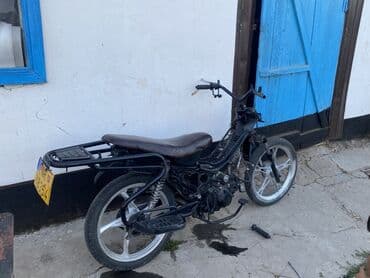 мото мапет: Мопед с черной рамой и синим обвесом. Модель куп 125 не надо оснащена — 1