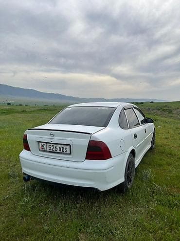 Opel Vectra: 2001 г., 1.6 л, Механика, Бензин, Седан at lalafo.kg Opel Vectra: 2001 г., 1.6 л, Механика, Бензин, Седан
