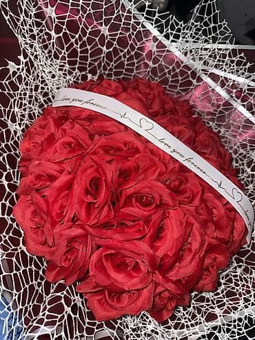 Букет-сердце из искусственных роз - Композиция в форме сердца