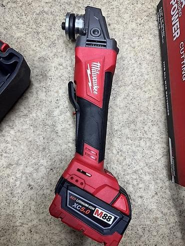 Араалар: Аккумуляторная угловая шлифмашина Milwaukee M88 FSAG125XB Болгарка — 1