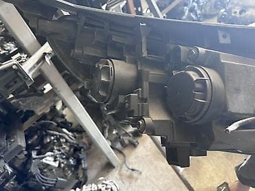 Системы освещения: Передняя левая фара Hyundai 2019 г., Б/у, Оригинал — 2