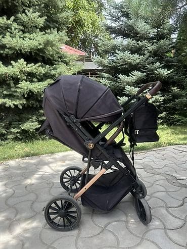 Прогулочная коляска с большим капюшоном и вместительной корзиной. В — 2