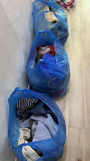 зимние nike: Лот: три больших пакета одежды смешанной категории. Состав по фото: - — 2