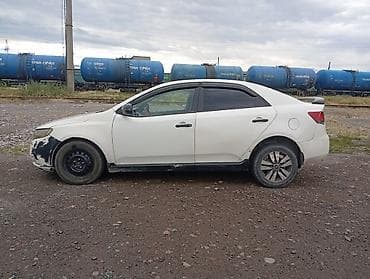 Kia Cerato: 2012 г., 1.6 л, Автомат, Бензин, Седан — 6