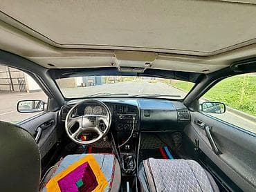 1 тонна: Volkswagen Passat Variant: 1989 г., 1.8 л, Кол менен иштөөчү, Бензин, Универсал — 2
