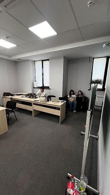 Коммерциялык мүлк: Кеңселерди ижаралоо, 105 м², Бизнес борборунда, Жабдуулары менен, Өзүнчө ашканасы менен, Өзүнчө кире бериши менен — 7