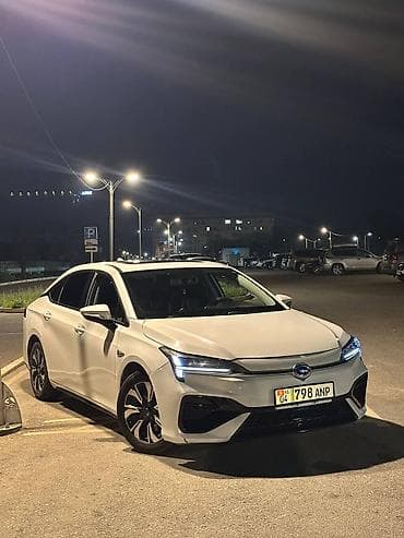 GAC: GAC Aion S, белый седан на электротяге Ключевые особенности: - — 5