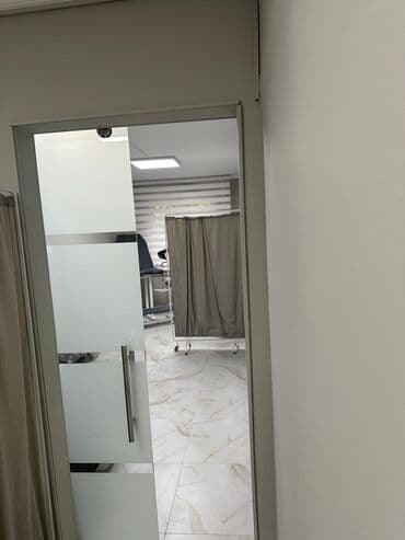 продаю дом ленинское: Продаю Офис 60 м², С ремонтом, С мебелью, Многоэтажное здание, 1 этаж — 9