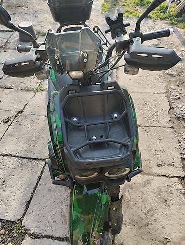 bmw e92: Скутер 50–150 см³ (камуфляжно‑зеленый), городской/туринговый стиль — 1