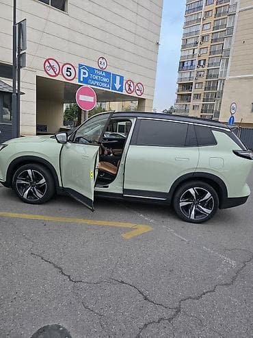 Lixiang L7: 2022 г., Автомат, Электромобиль, Кроссовер — 2