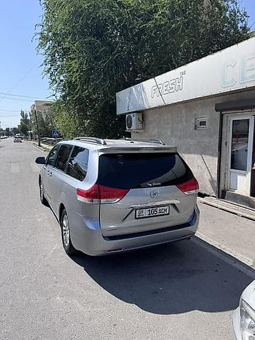 Toyota Sienna: 2011 г., 3.5 л, Автомат, Минивэн — 7