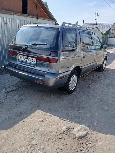 Mitsubishi Space Wagon: 1992 г.