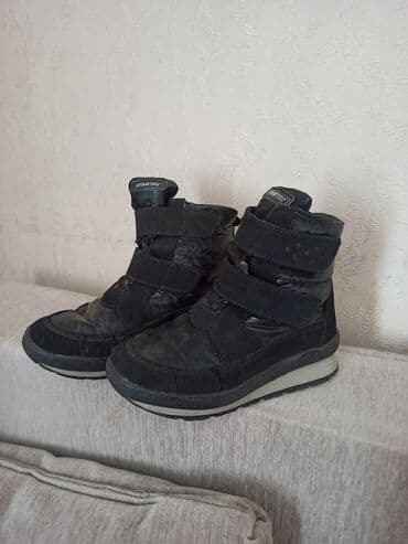 где можно продать старые вещи в бишкеке: Зимние сапоги Уни. Б/У Состояние отличное. Фирма Арктика. Выдерживают — 1