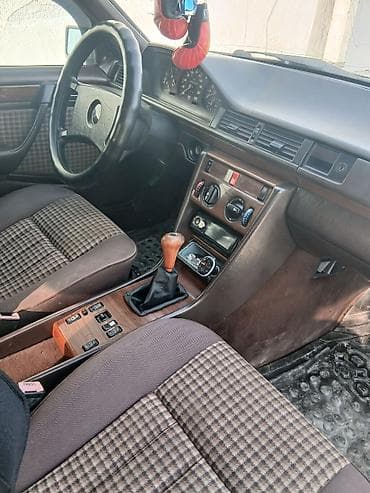 Унаа сатып алуу: Mercedes-Benz W124: 1991 г., Кол менен иштөөчү, Седан — 5